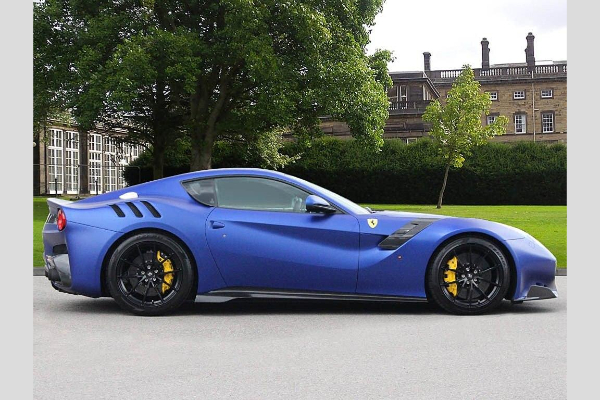 ferrari-f12tdf-mat-plavo-umetnicko-delo-od-milion-dolara