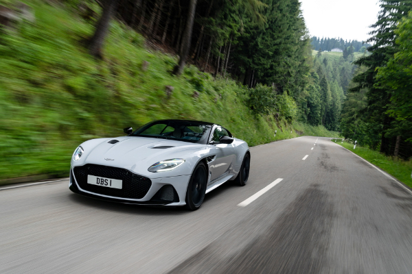 Aston Martin će automobile slati preko okeana u delovima