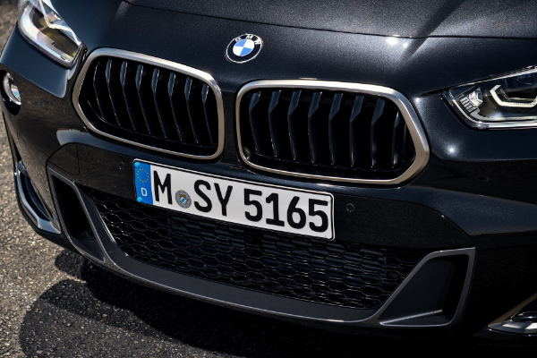 2019-bmw-x2-m35i-kombinuje-302-ks-sa-kompakt-stilom-karoserije