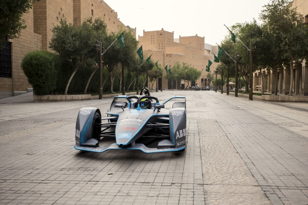 filipe-masa-predstavlja-novi-formula-e-model-u-saudijskoj-arabiji