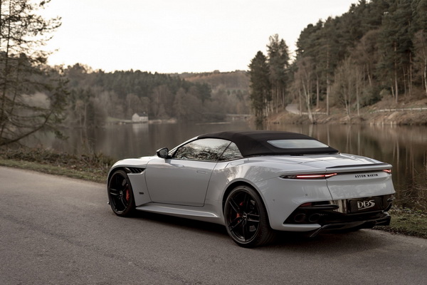 aston-martin-dbs-superleggera