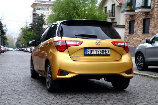 toyota-yaris-y20-limited-edition-vas-partner-za-zujanje-po-gradu