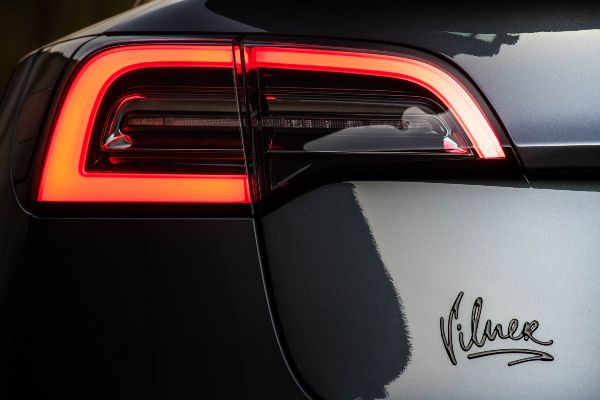 tesla-model-3-dobija-specijalni-vilner-enterijer