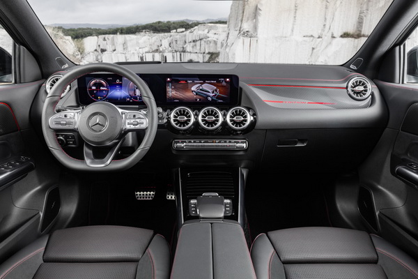 Novi Mercedes-Benz GLA: više karaktera, više prostora, više bezbednosti