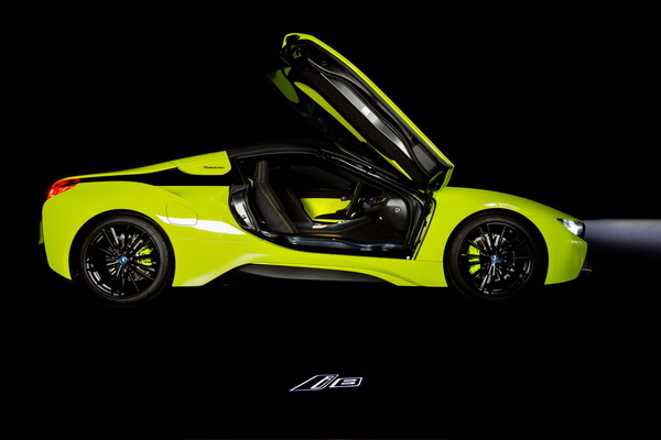 bmw-i-alcantara-predstavili-i8-limelight-model-