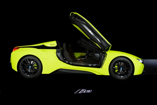 bmw-i-alcantara-predstavili-i8-limelight-model-