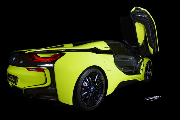 bmw-i-alcantara-predstavili-i8-limelight-model-