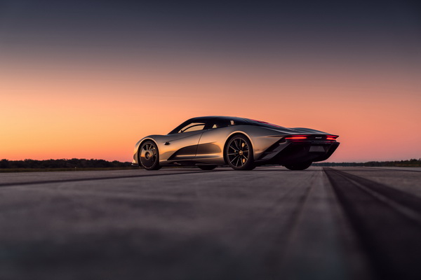 mclaren-speedtail-ostvaruje-brzinu-od-403-kmh