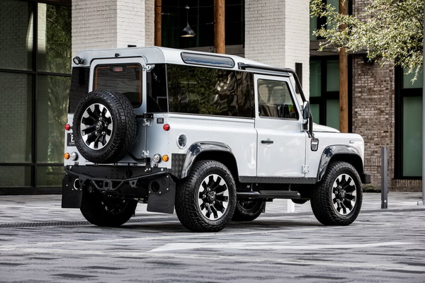 land-rover-defender-blackcomb-edition