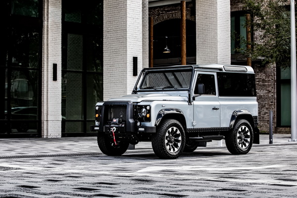 land-rover-defender-blackcomb-edition