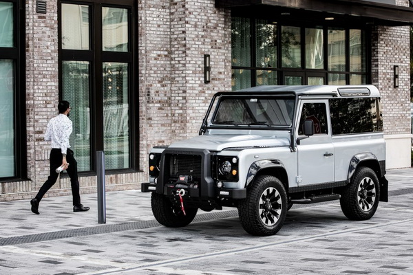 land-rover-defender-blackcomb-edition