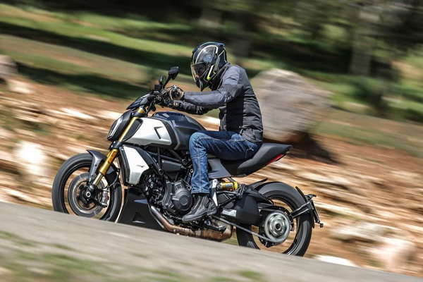 stize-novi-ducati-diavel-1260-s