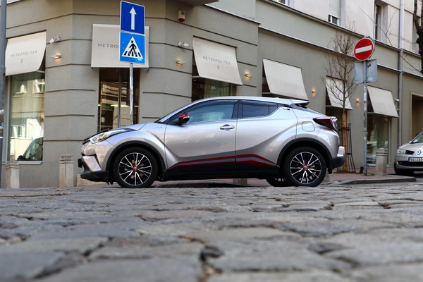 toyota-c-hr-hybrid-impresivno-snazan-brz-i-ekonomican