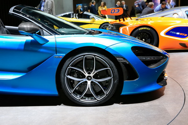 fenomenalni-mclaren-720s-spider-predstavljen-u-Zenevi