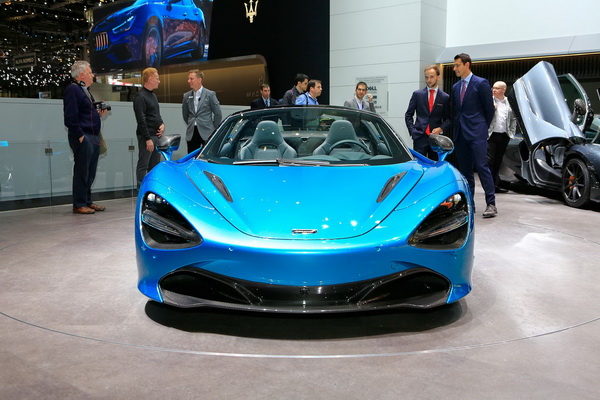 fenomenalni-mclaren-720s-spider-predstavljen-u-Zenevi