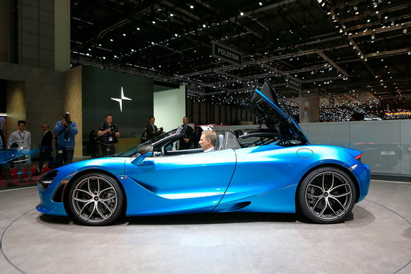 fenomenalni-mclaren-720s-spider-predstavljen-u-Zenevi