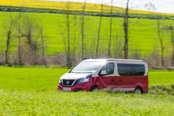 fenomenalni-nissan-nv-kamperi