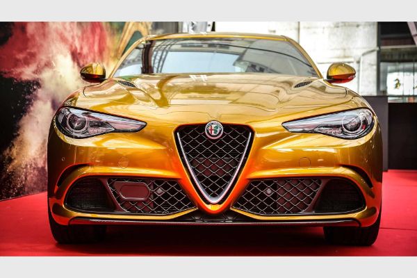 alfa-romeo-kreirala-zlatnu-verziju-giulia-quadrifoglio-modela