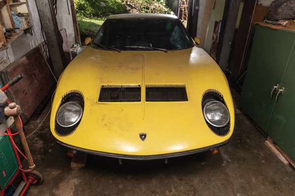 retro-lamborghini-miura-prodat-za-16-miliona-dolara