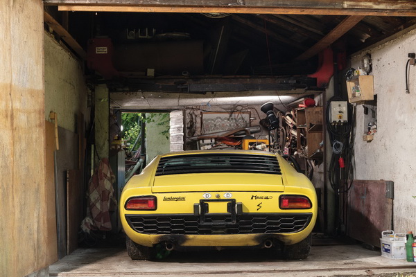 retro-lamborghini-miura-prodat-za-16-miliona-dolara