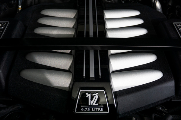 rolls-royce-predstavio-cullinan-black-badge-model