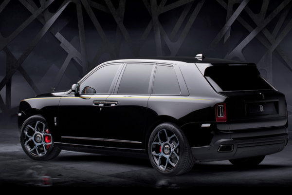 Rolls Royce predstavio Cullinan Black Badge model