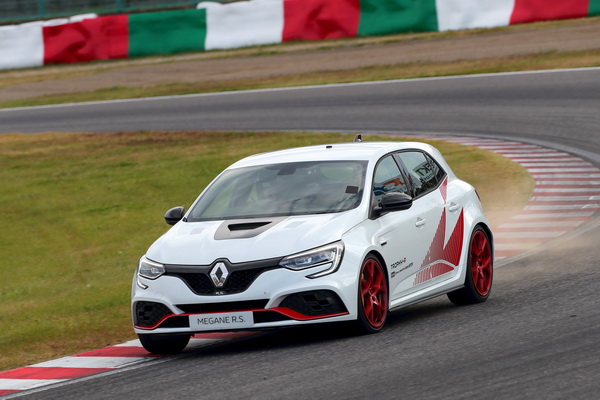 novi-megane-rs-trophy-r-novi-rekord-na-stazi-suzuka