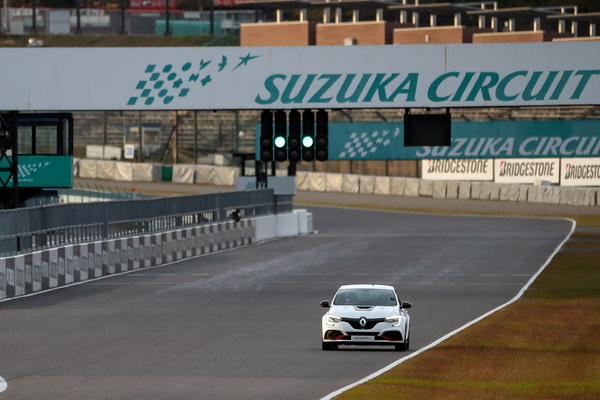 novi-megane-rs-trophy-r-novi-rekord-na-stazi-suzuka