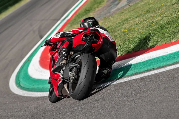 novi-2020-ducati-panigale-v2