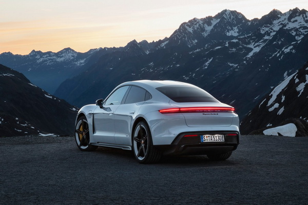 sve-sto-treba-da-znate-o-porsche-taycan-modelu