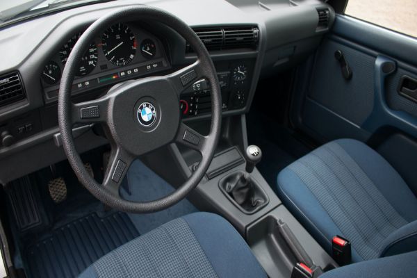 bmw-325-iz-1986-godine-se-prodaje-za-50000-dolara