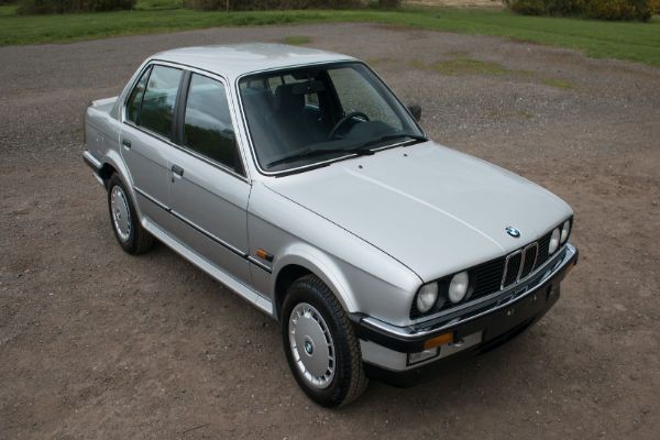 bmw-325-iz-1986-godine-se-prodaje-za-50000-dolara