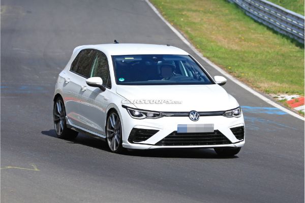 uhvacen-2021-vw-golf-r