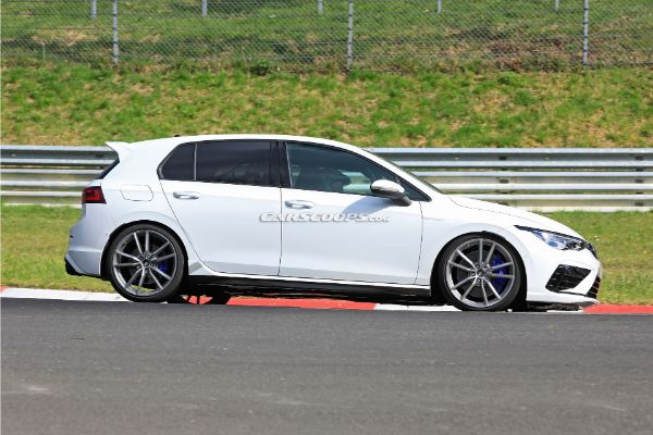 uhvacen-2021-vw-golf-r