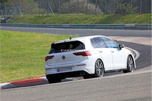 uhvacen-2021-vw-golf-r