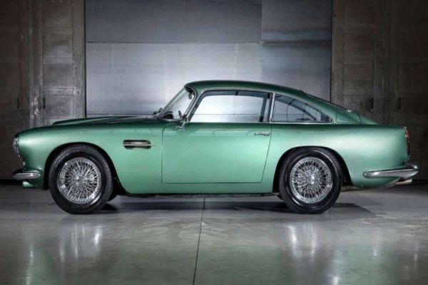 aston-martin-i-coleen-predstavljaju-db4-bicikl