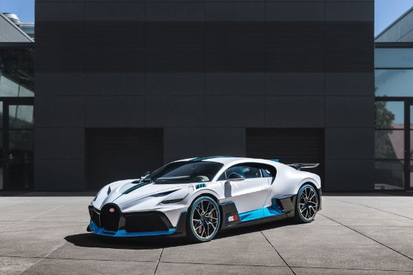 bugatti-divo-napokon-pocinje-da-se-isporucuje