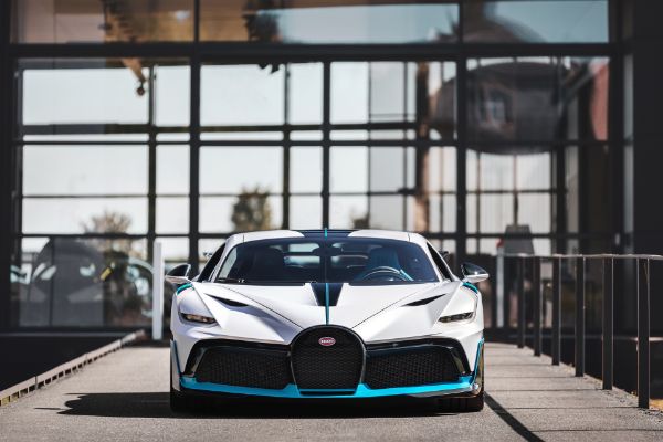 bugatti-divo-napokon-pocinje-da-se-isporucuje