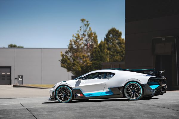 bugatti-divo-napokon-pocinje-da-se-isporucuje