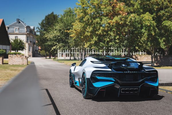 bugatti-divo-napokon-pocinje-da-se-isporucuje