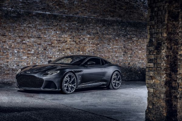 aston-martin-vantage-i-dbs-superleggera-u-duhu-agenta-007