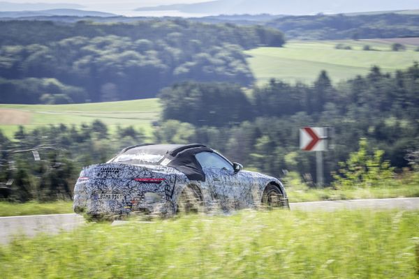 uhvacen-novi-mercedes-sl-roadster-2022