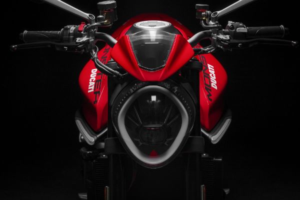 stize-novi-ducati-monster