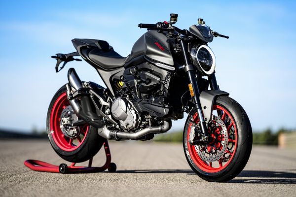 stize-novi-ducati-monster