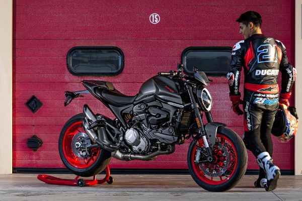 stize-novi-ducati-monster