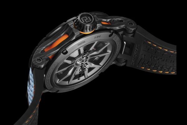 roger-dubuis-predstavlja-sat-posvecen-novom-lamborghiniju