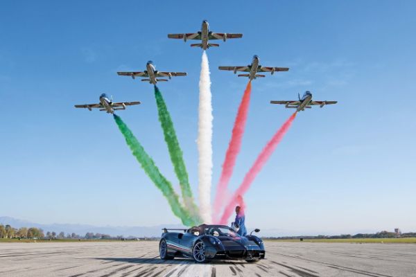 pagani-huayra-tricolore-je-sperman-da-poleti