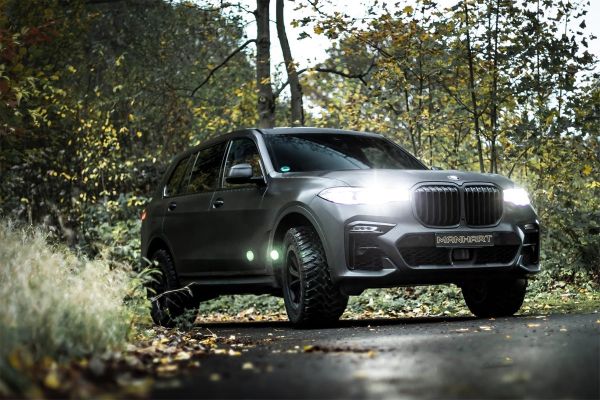 manhart-pretvorio-bmw-x7-u-mracnog-viteza