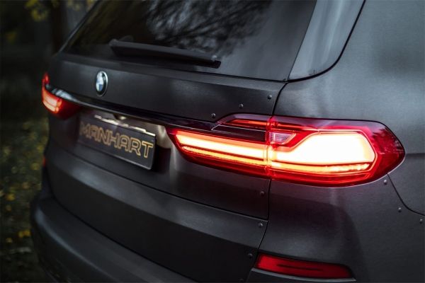 manhart-pretvorio-bmw-x7-u-mracnog-viteza