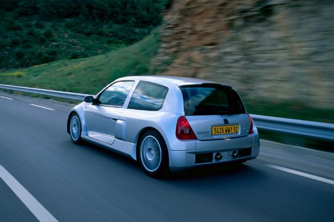 renault-clio-v6-legenda-puni-20-godina